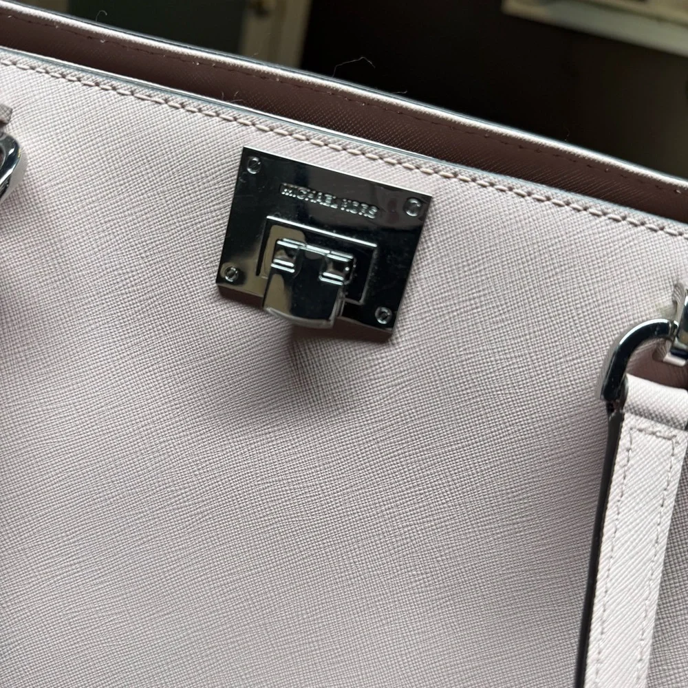 Michael Kors Soft Pink Tote Bag - Picture 2 of 12